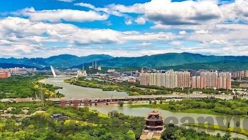 91麻豆黑丝-关于现代时尚icon—91麻豆黑丝的穿搭观察与文化解析